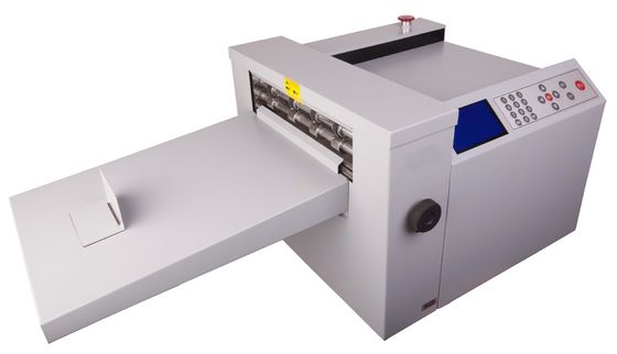 Porcellana Attrezzatura a macchina di piegatura di rifinitura di Digital per la perforazione di Creaser della carta fornitore